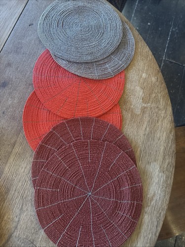 Beaded round table - round,